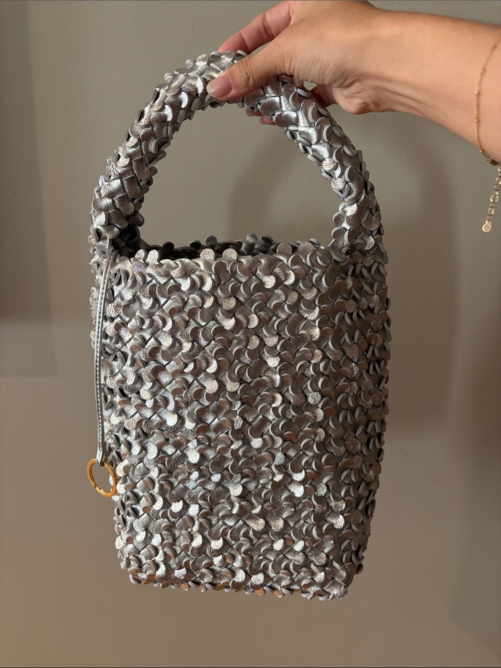 Bottega Veneta Cabat small metallic leather bucket bag du .pe